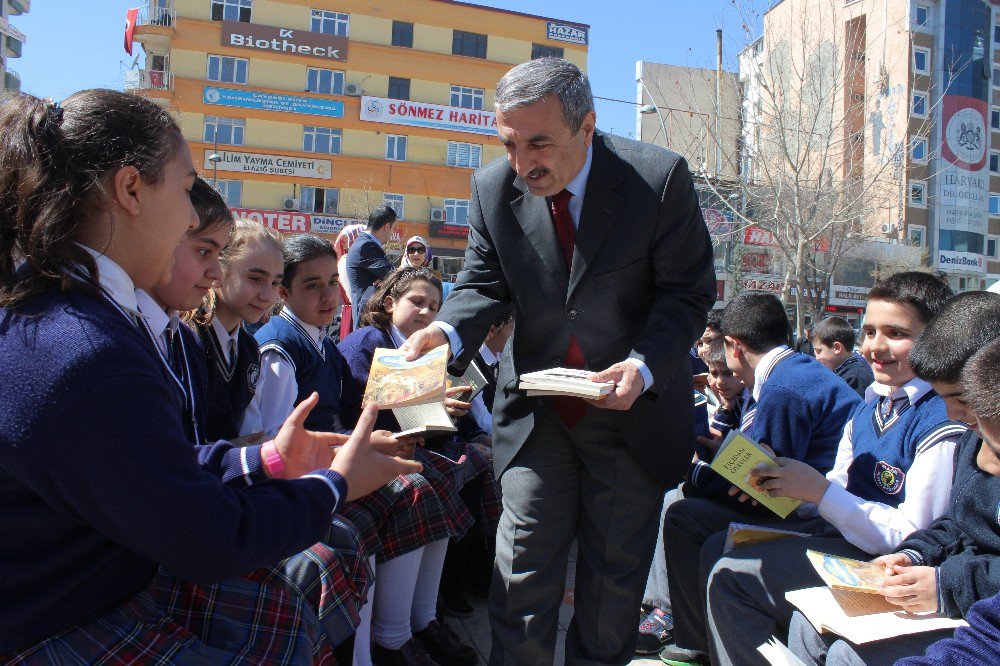 Elazığ’da ’Sessiz Kitap Okuma’ Etkinliği