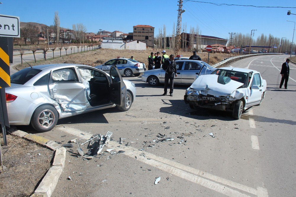 Gemerek’te Trafik Kazası: 6 Yaralı