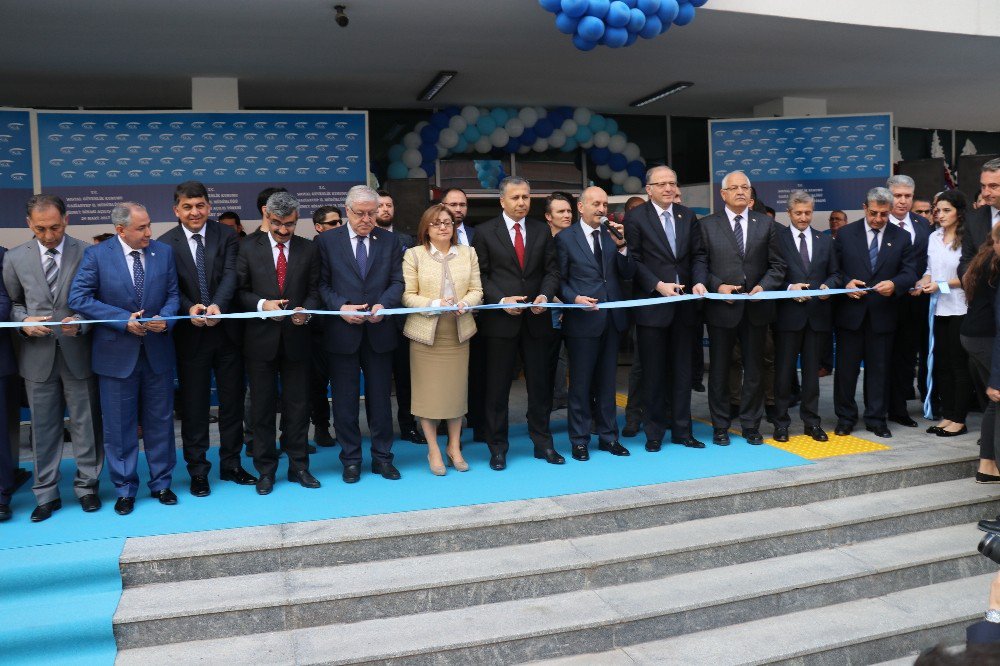 Bakan Müezzinoğlu, Gaziantep’te Sgk Yeni Hizmet Binasını Açtı