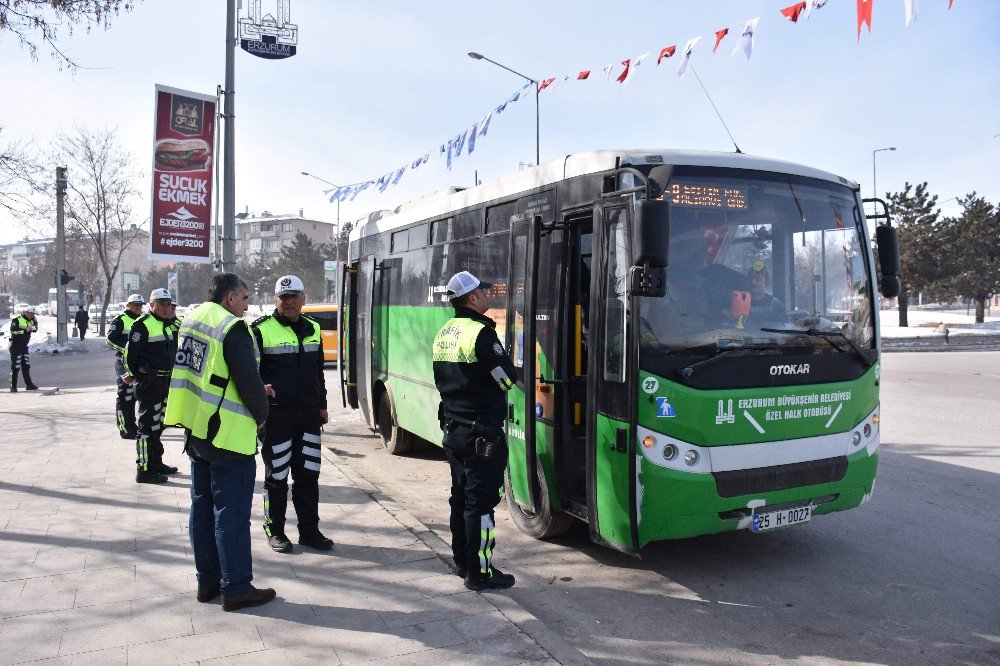 Ekipler Yola Çıktı, 599 Bin Aracı Bizzat Denetledi