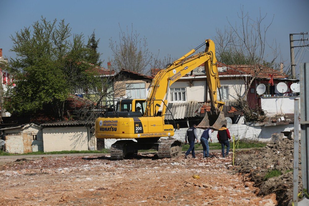 Adapazarı’nda 74 Sokakta Yol Açımı Yapıldı