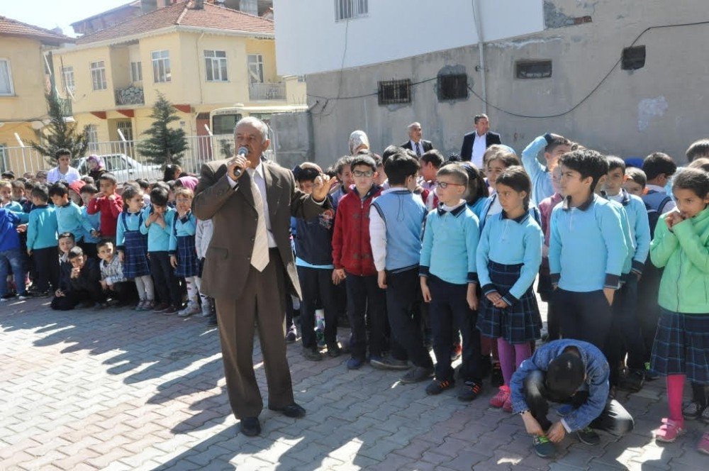 Gölbaşı Gazi İlkokulu Öğrencilerine Trafik Eğitimi Verildi