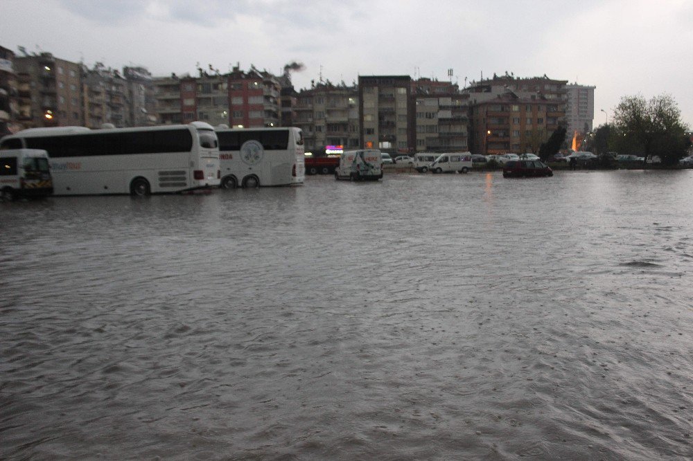 Aydın’da Sağnak Yağmura Teslim Oldu