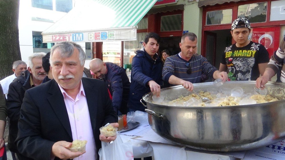 17 Yıldır Devam Eder Kandil Geleneği