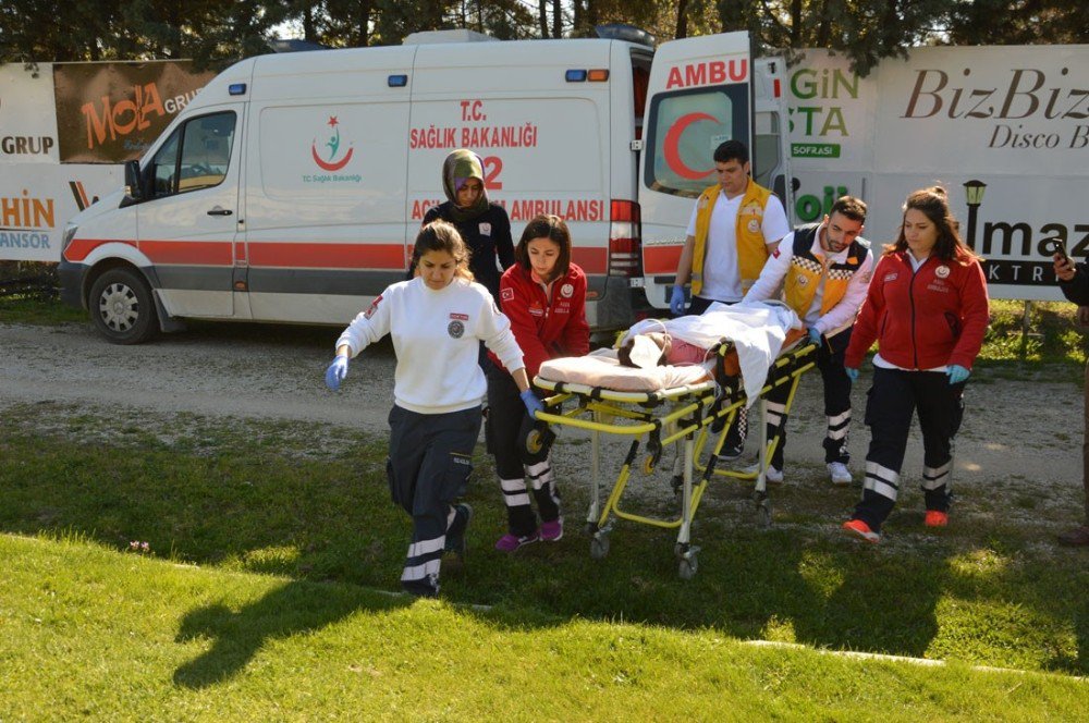 Havale Geçiren Kız Çocuğu İçin Ambulans Helikopter Futbol Sahasına İndi