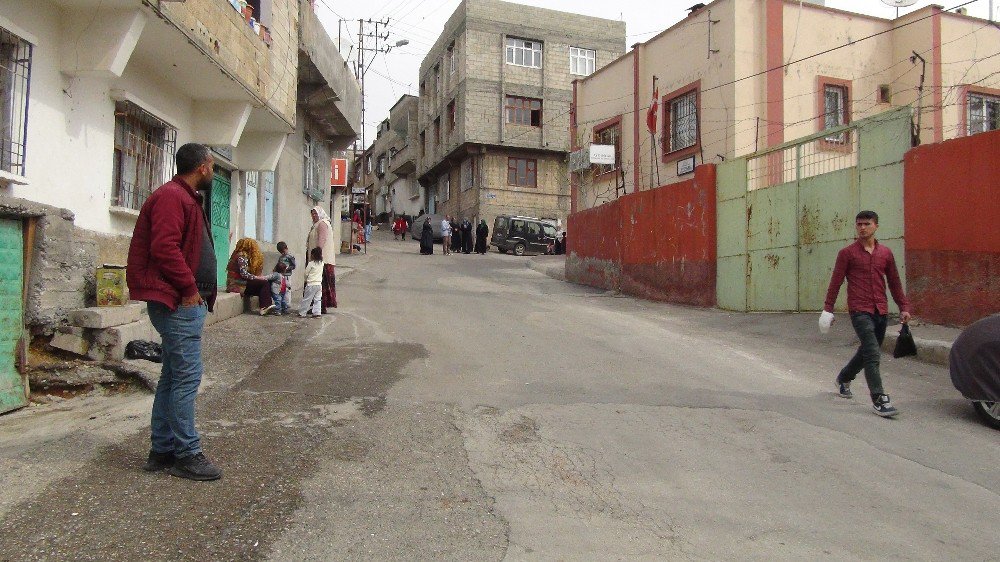 Cami Bahçesinde Üzerine İskele Düşen Çocuk Hayatını Kaybetti