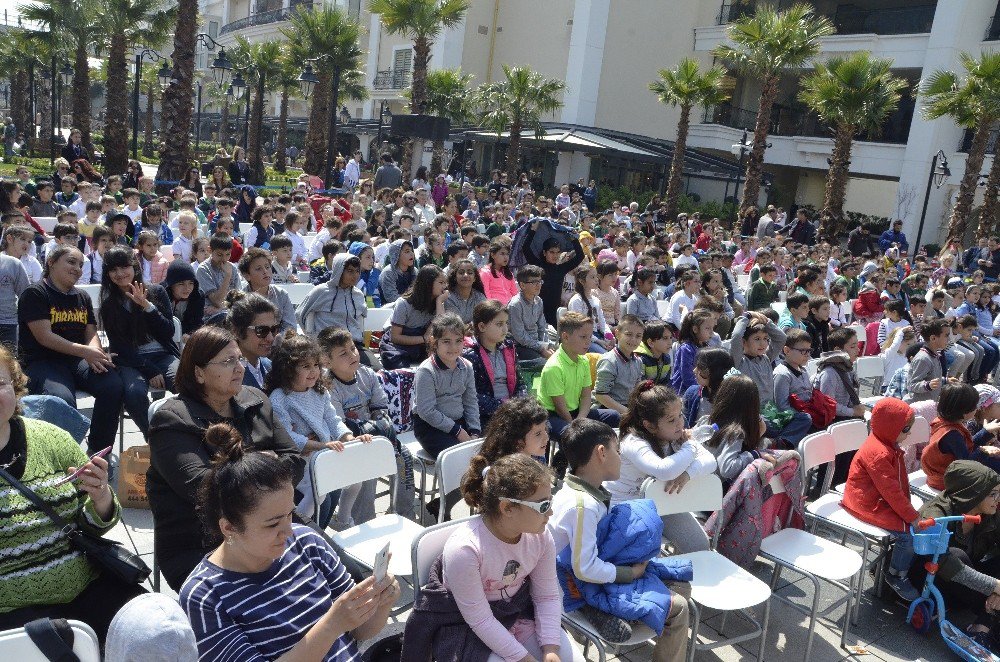 Çocuklar Tiyatro Festivalinde Eğlendi