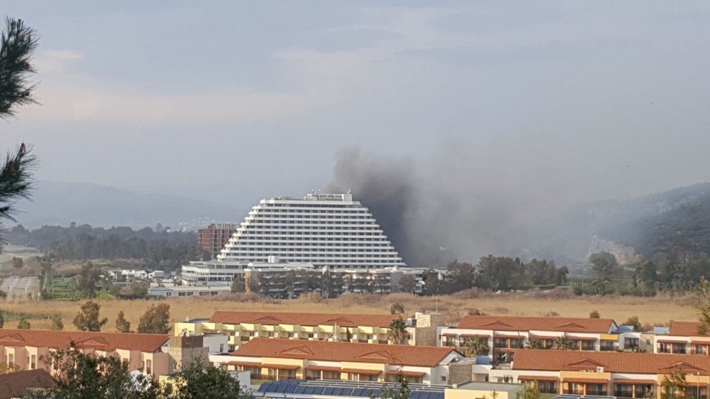İzmir’deki 5 Yıldızlı Otelde Korkutan Yangın