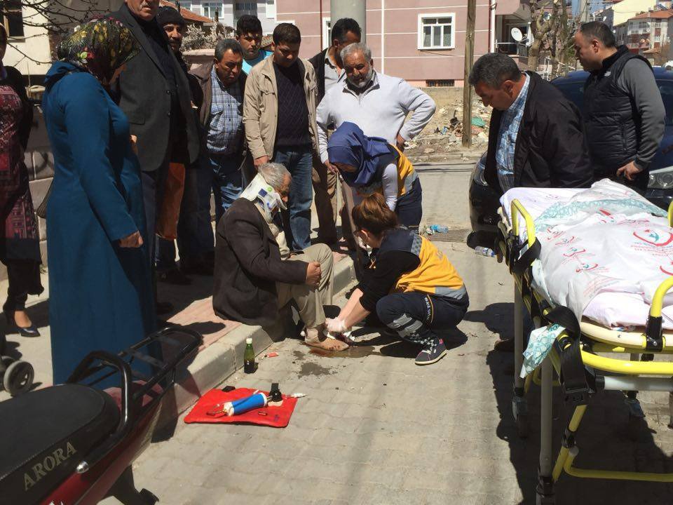 Karaman’da Otomobilin Çarptığı Motosikletli Yaşlı Adam Yaralandı