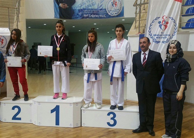 Karate’de 10 Sporcu Yarı Finallerde