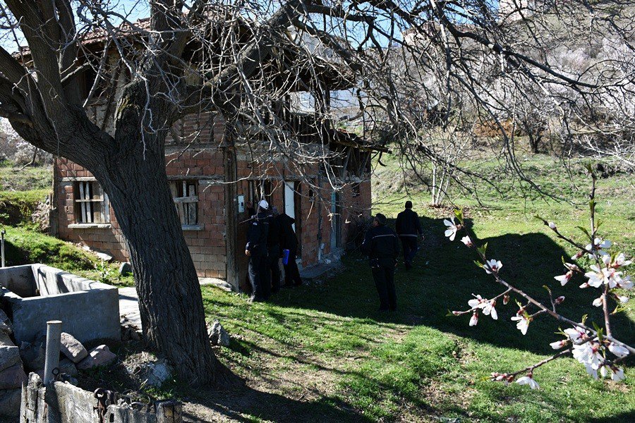 Tosya’da Metruk Binalar Didik Didik Arandı