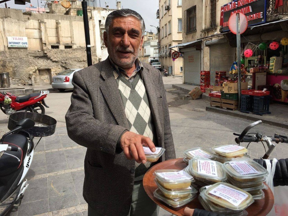 Kilis’te Helva Dağıtıldı