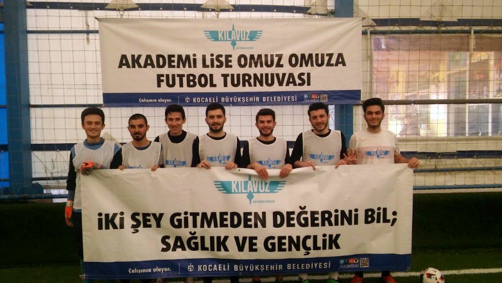 Akademi Lise’de ’Omuz Omuza’ Futbol Turnuvası