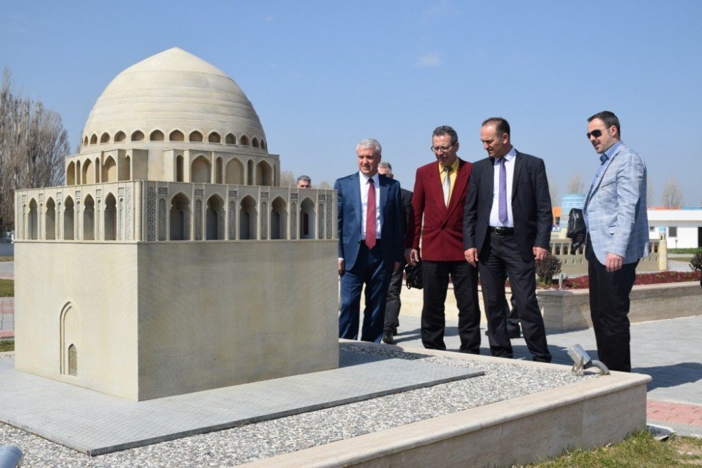 Türk Dünyası Bilim Kültür Ve Sanat Merkezi’nin İlk Konuğu