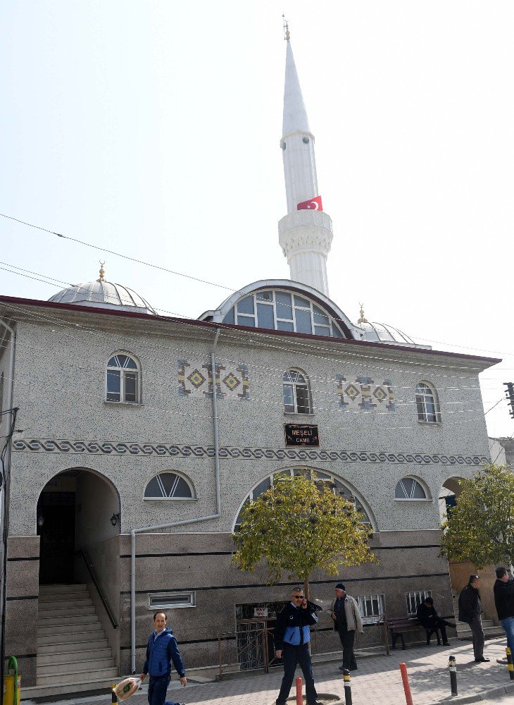 Osmangazi Depremde Zarar Gören Minareyi Yeniledi