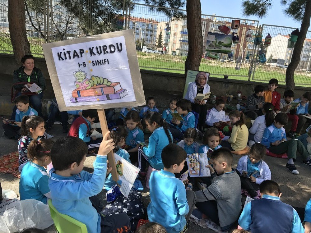 ’Kitap Kurdu’ Minikler