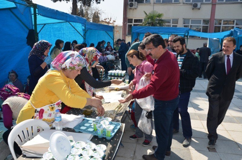 Kermesin Geliriyle Okul Boyatılacak