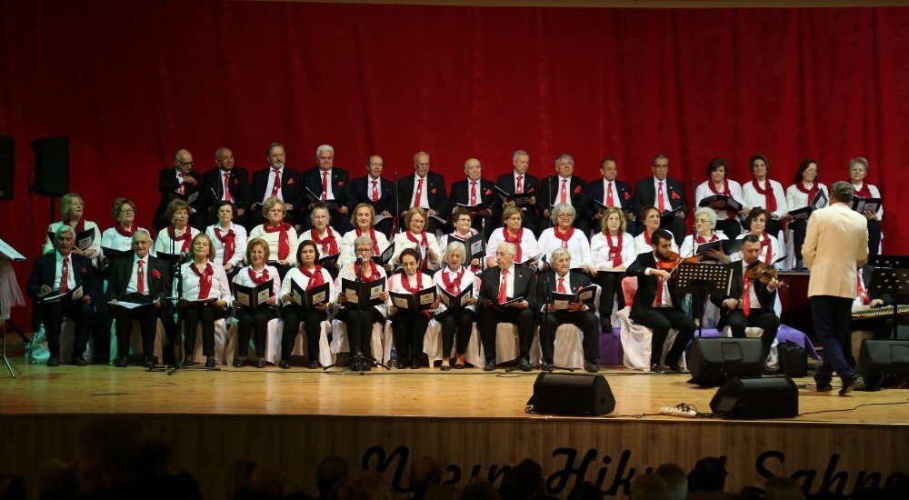 Beyaz Saçlılardan Kıskandıran Konser