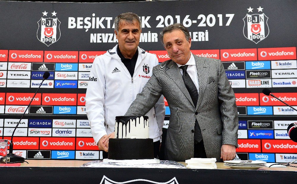 Şenol Güneş’in Kızı Günçe Güneş’ten Basın Mensuplarına Siyah-beyaz Pasta İkramı