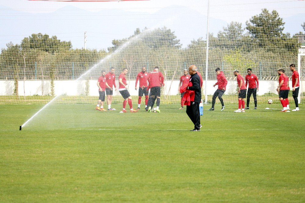 Antalyaspor’da Neşeli Antrenman