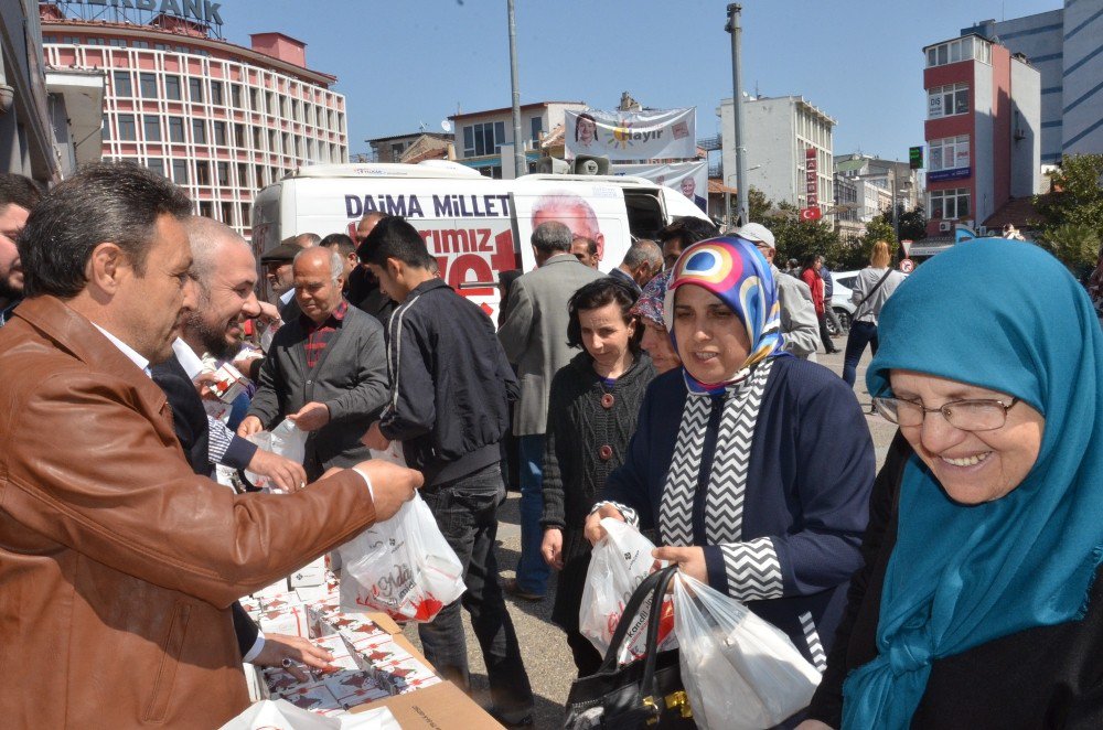 Tümsiad 10 Bin Kutu Kandil Simidi Dağıttı