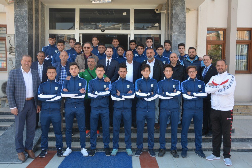 Dilovası U-17 Futbol Takımı Türkiye Şampiyonası İçin Yola Çıktı