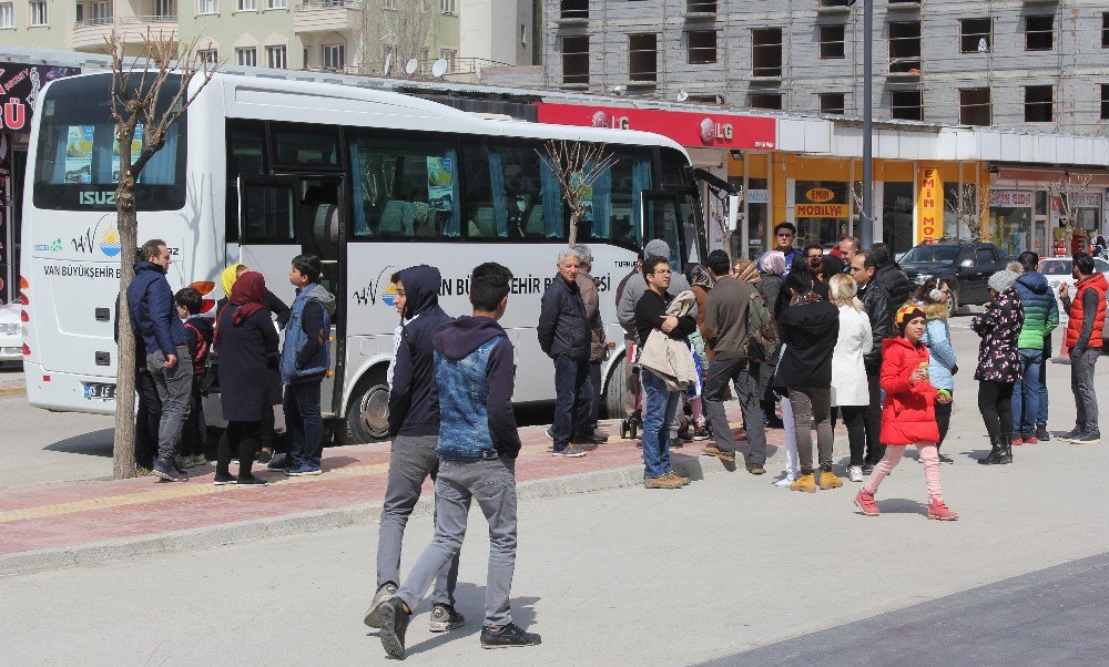 Van Büyükşehir Belediyesinden İranlı Turistlere Gezi Kolaylığı