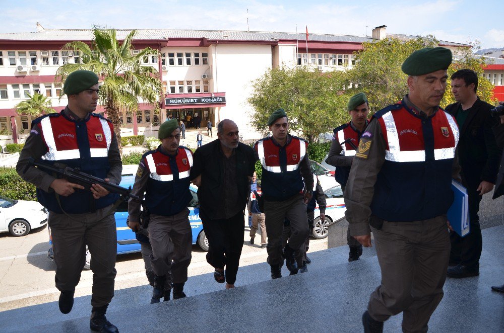 5 Kişilik Aileyi Katleden Zanlılar Adliyeye Sevk Ediliyor