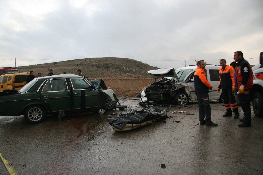 Afyonkarahisar’da Trafik Kazası: 1 Ölü, 6 Yaralı