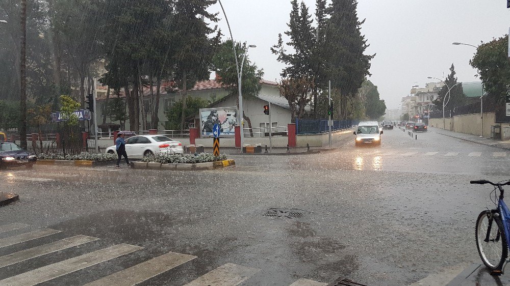 Antalya’da Sağanak Yağış