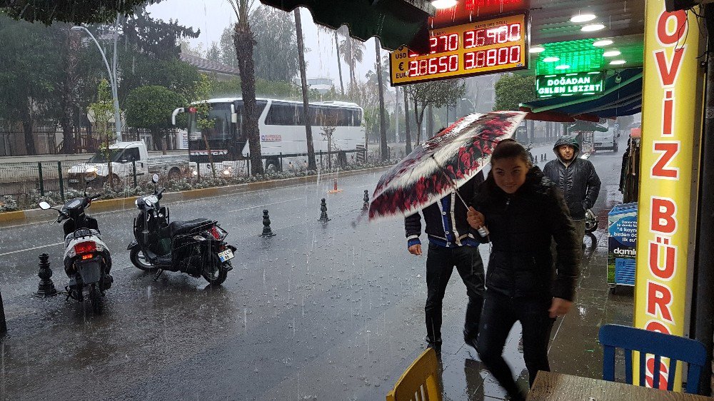 Antalya’da Sağanak Yağış