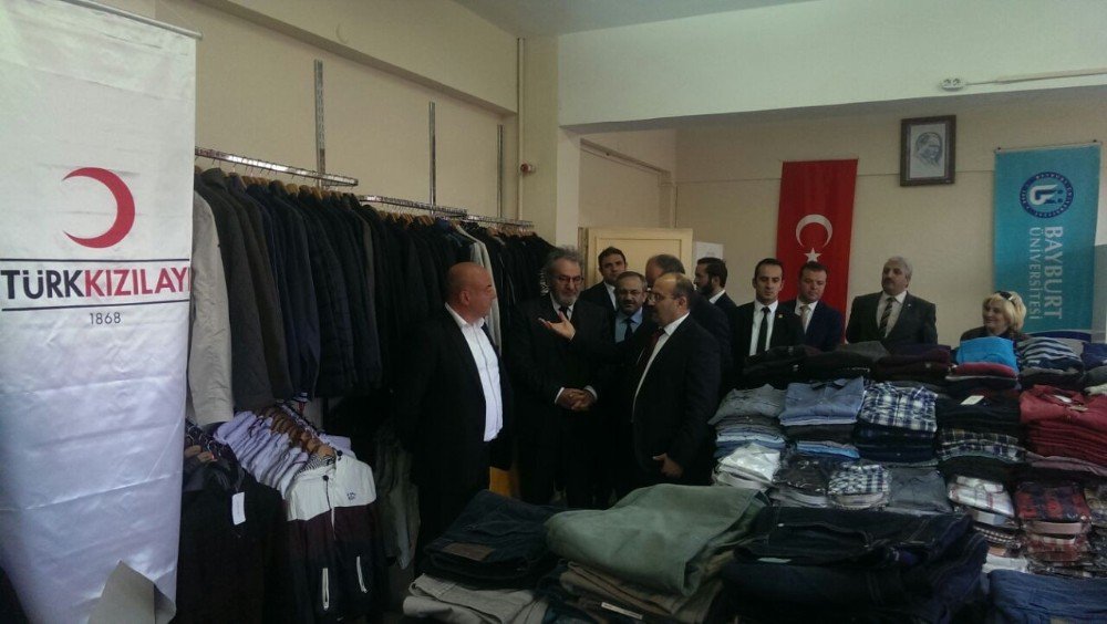 İhtiyaç Sahibi Öğrenciler İçin ’Çoruh Butik’ Açıldı