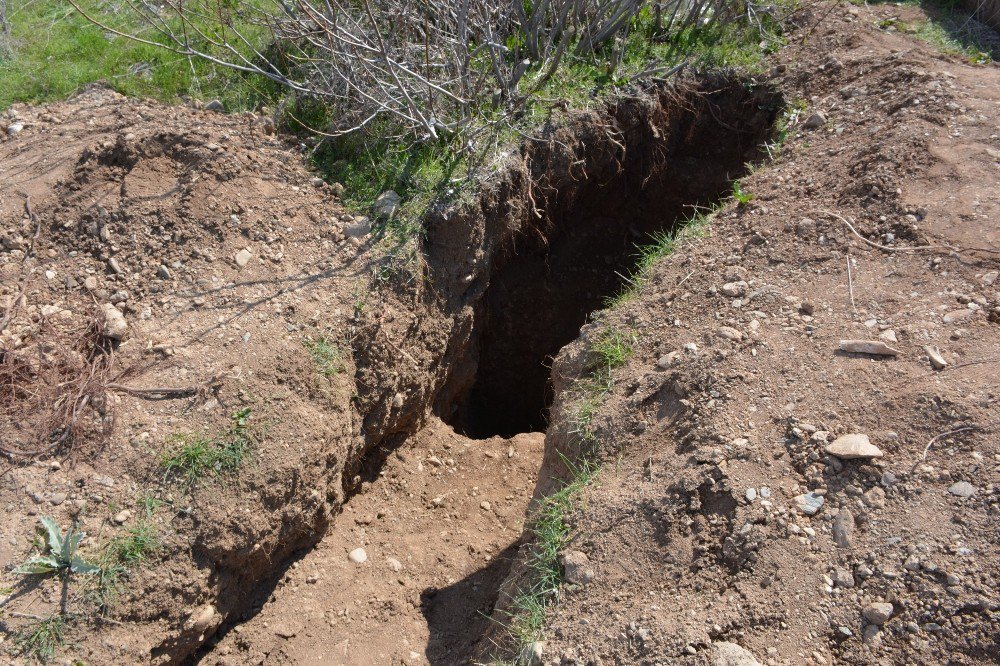 Tokat’ta Defineciler Horoztepe Höyüğü’nde Kaçak Kazı Yaptı