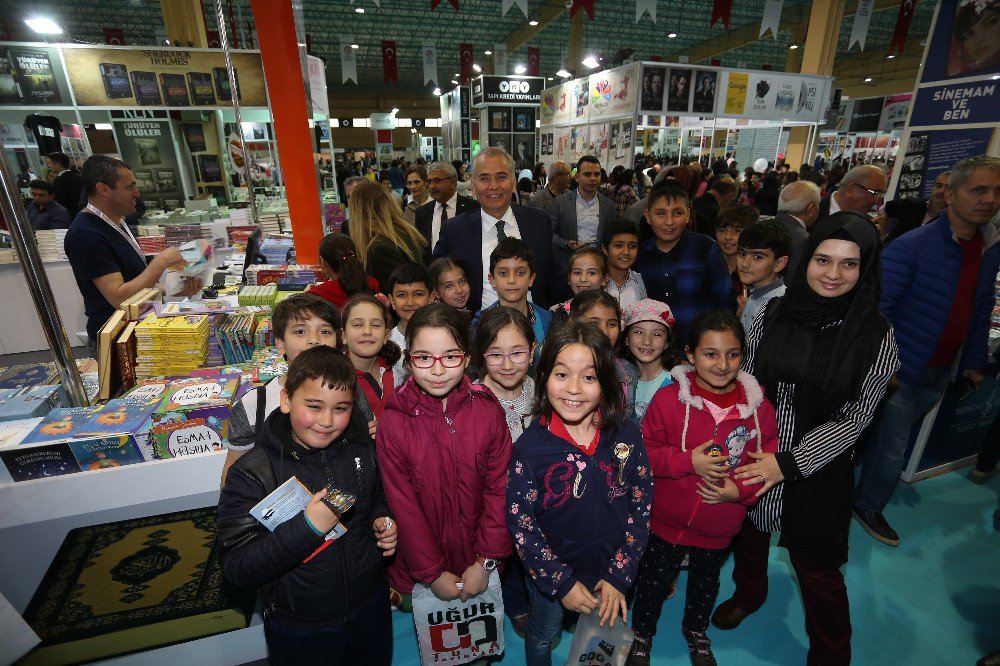 Ege’nin En Büyük Kitap Fuarı Kapılarını Açtı