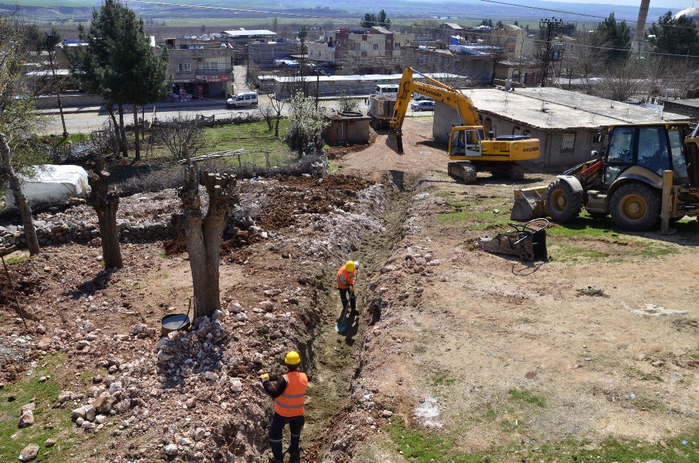 Ergani Ve Silvan İlçelerine 9 Bin Metre Kanalizasyon Döşeniyor