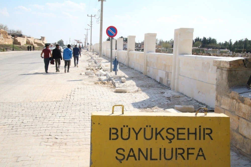 Harran Ve Akçakale İlçe Mezarlıkları Onarılıyor