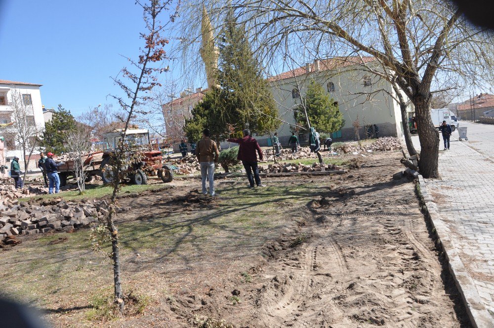 Develi İmamı Azam Parkı’nda Revizyon Çalışması