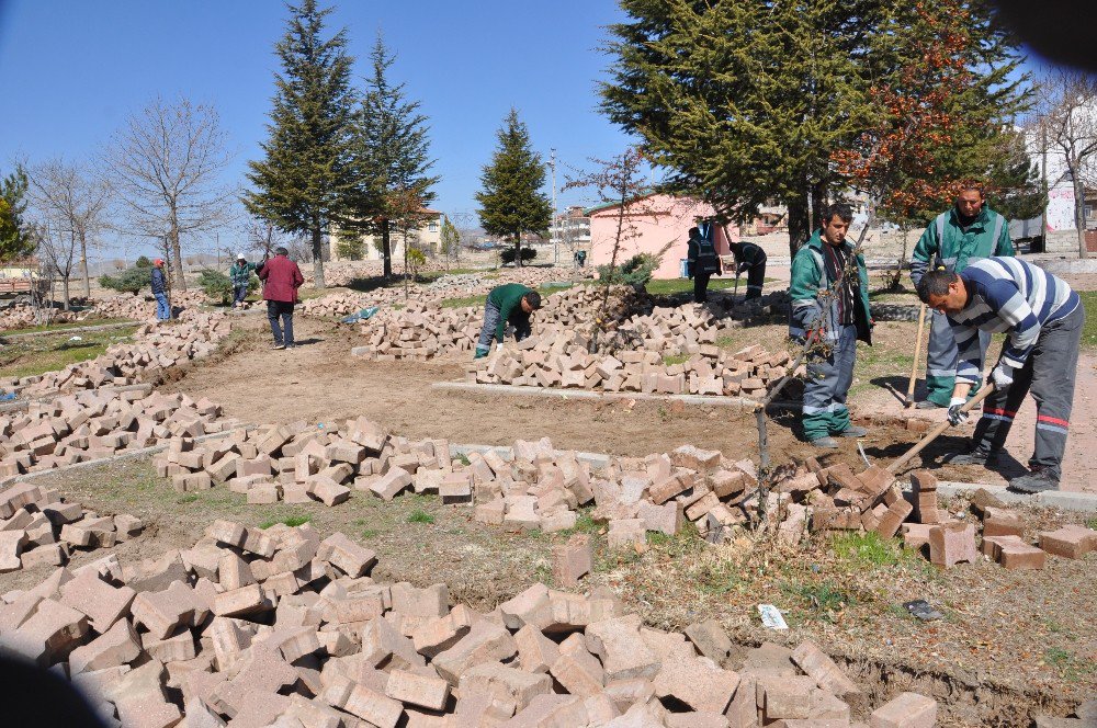 Develi İmamı Azam Parkı’nda Revizyon Çalışması