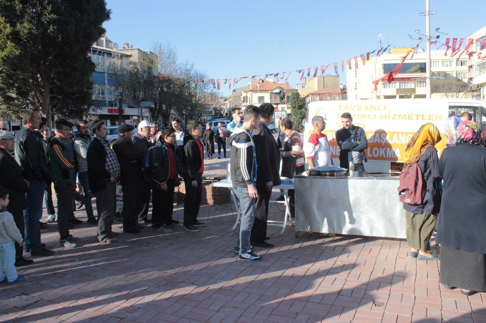 Tavşanlı’da 3 Aylar Lokma Tatlısı İkram Edildi