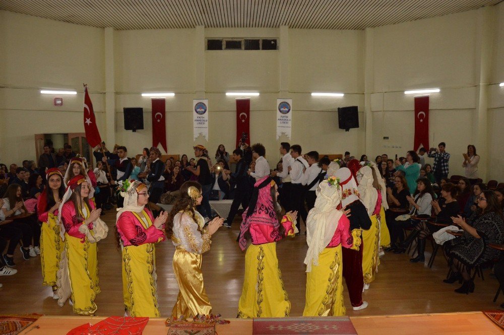 Yabancı Öğrenciler Kına Gecesiyle Türk Kültürünü Tanıdı