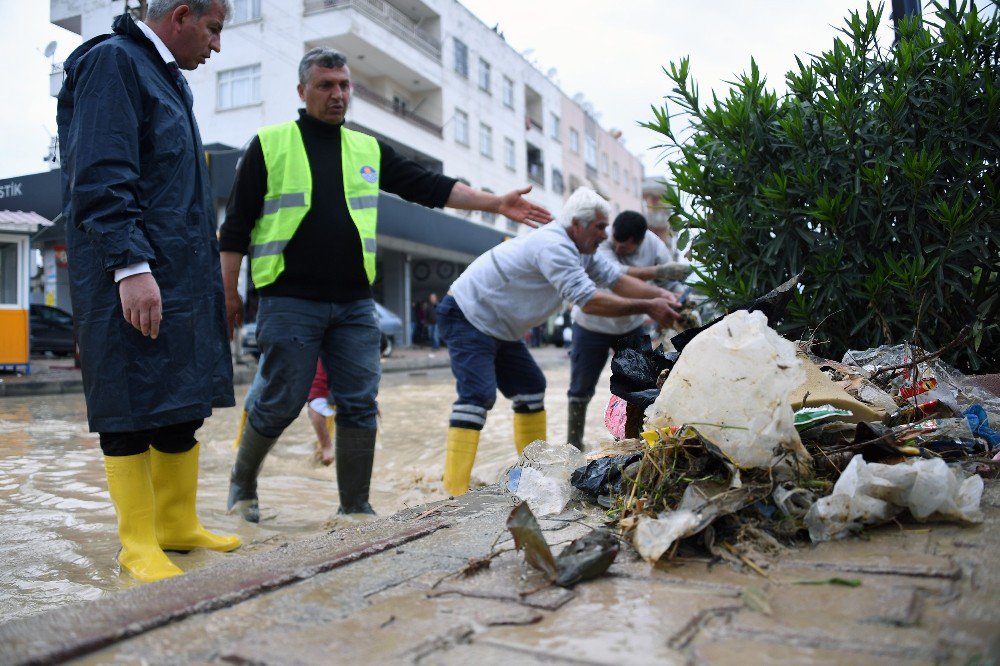 Mersin’de Yağmur Su Baskınlarına Yolaçtı