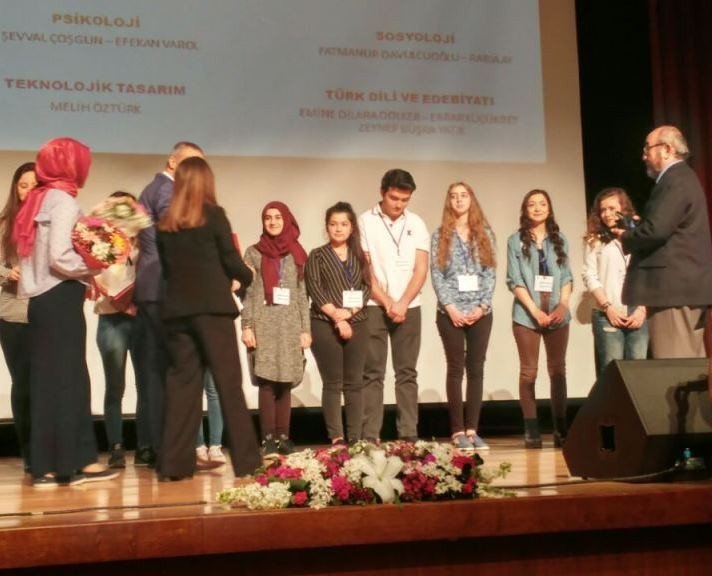 Eskişehir Eti Sosyal Bilimler Lisesi Ekibinin Tübitak Yarışmasında Başarısı