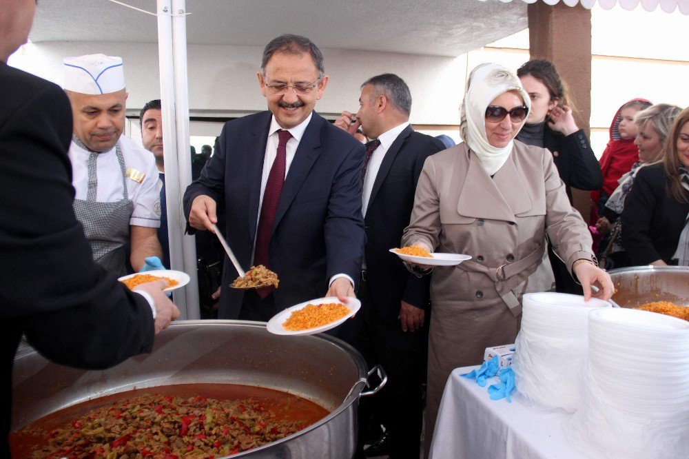 Bakan Özhaseki, 15 Milyonluk Projelerin Tanıtım Toplantısına Katıldı