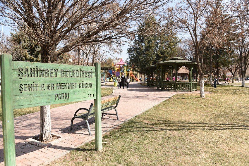 Şahinbey Belediyesi Parkları Güzelleştiriyor