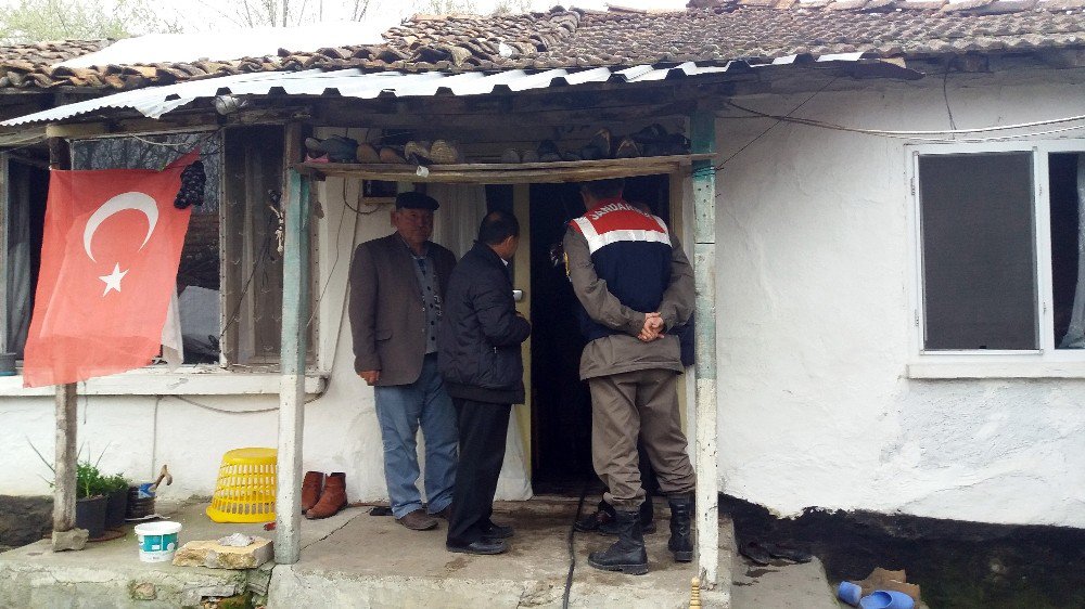 Yaşlı Kadın Sobayı Yakmaya Çalışırken Yanarak Hayatını Kaybetti