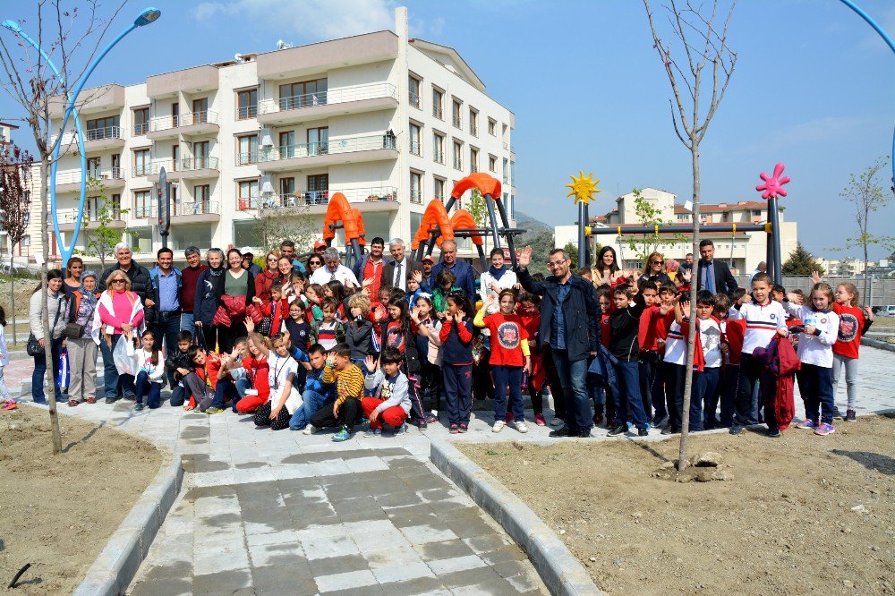 Söke’de Çocukların İsimlerini Taşıyan Ağaçlar Dikildi