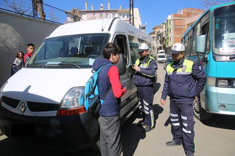 Çocuklar İçin 193 Polis Birden Sahaya İndi