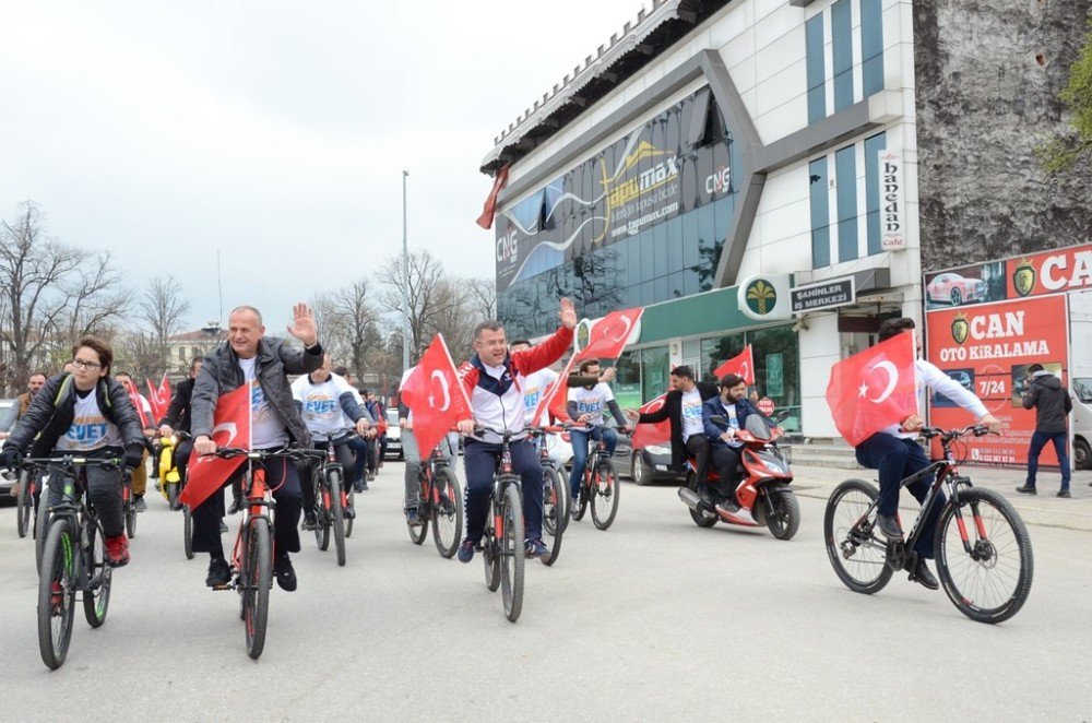 Ak Parti Geleceğe Pedal Çevirdi