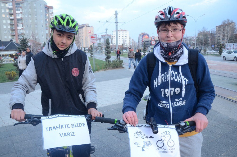 Bisikletliler "Trafikte Biz De Varız" Dedi