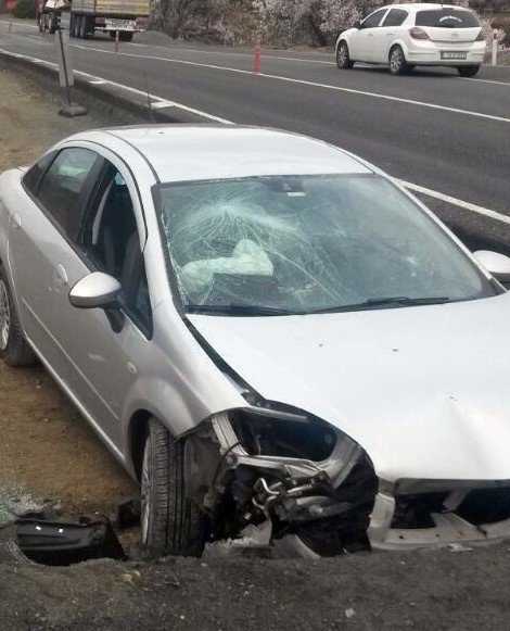 Elazığ’da Trafik Kazası: 2 Ölü, 3 Yaralı